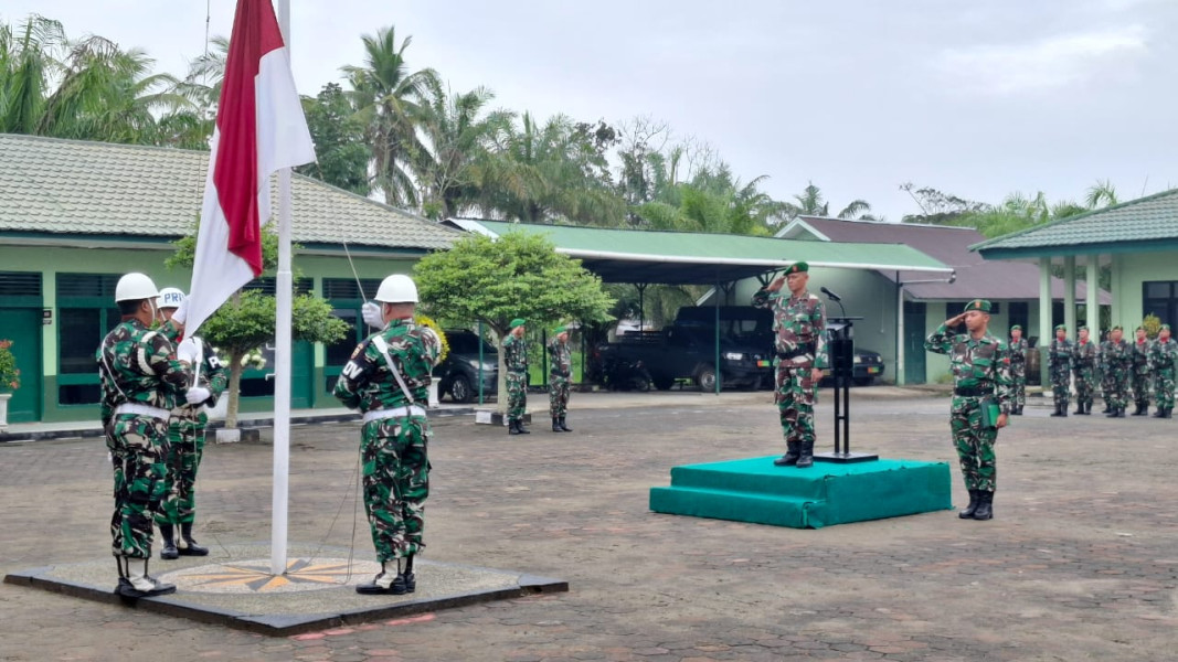 Kodim 0314/Inhil Gelar Upacara Bulanan, Tekankan Profesionalisme dan Dedikasi Prajurit