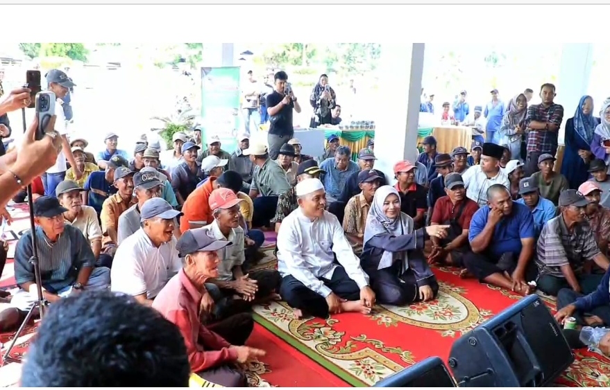 Tukang Becak, Penyapu Jalan dan Penambang Pompong Berhariraya ke Rumdis Bupati Inhil