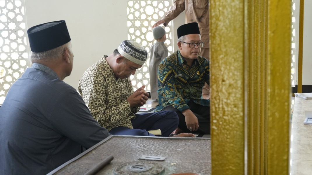 Bupati Inhil Ziarah Makam Ulama Besar KH Syekh Abdurrahman Siddiq di Sapat
