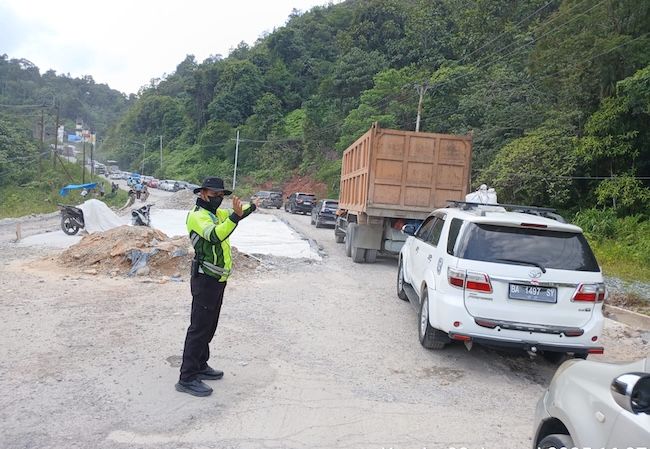 Satlantas Polres Kampar Turun Tangan Atasi Macet Parah di Wilayah Sumbar