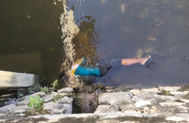 Heboh! Anak Kecil Temukan Mayat Pria di Parit Cipta Karya