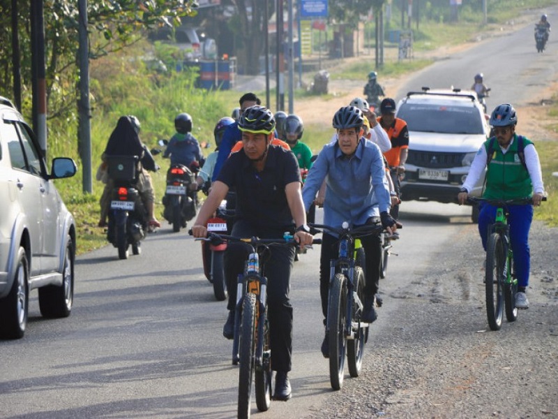 Revolusi Hijau dari Atas Pedal: Cara Ahmad Yuzar Mengubah Wajah Birokrasi Kampar