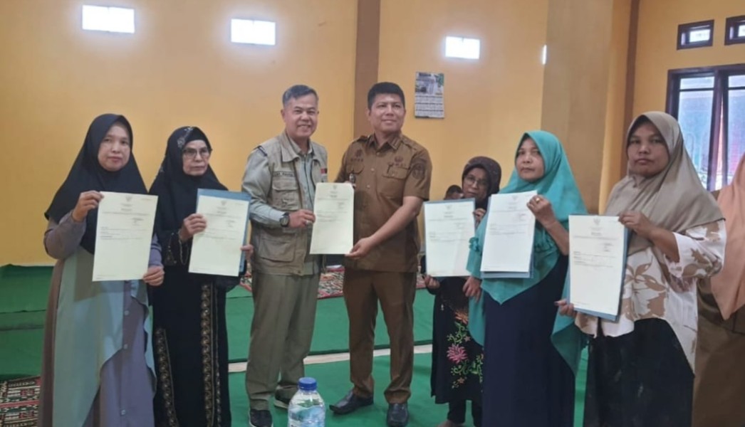 Camat Depati Tujuh Apresiasi Program PTSL BTN Kerinci Serahkan Sertifikat Tanah di Desa Semumu
