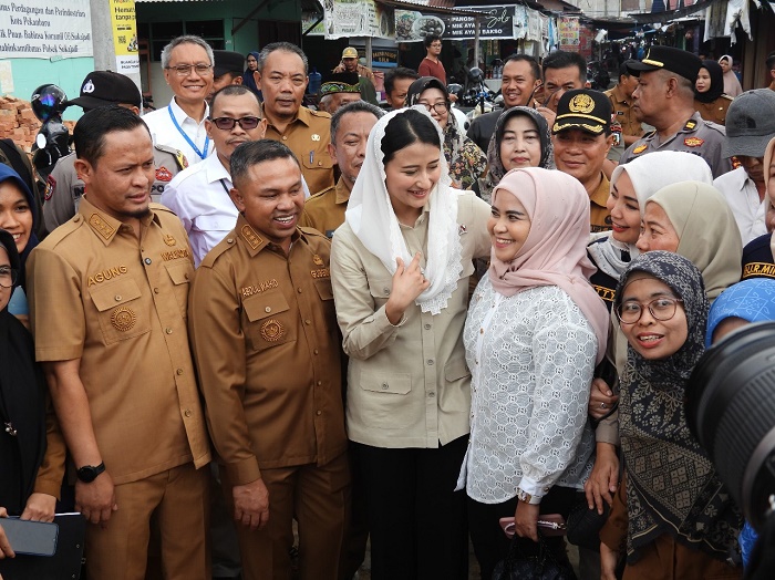 Wamendag RI Kunjungi Pasar Cik Puan, Kepala BPKAD Turut Dampingi Walikota Agung Nugroho ke Lokasi