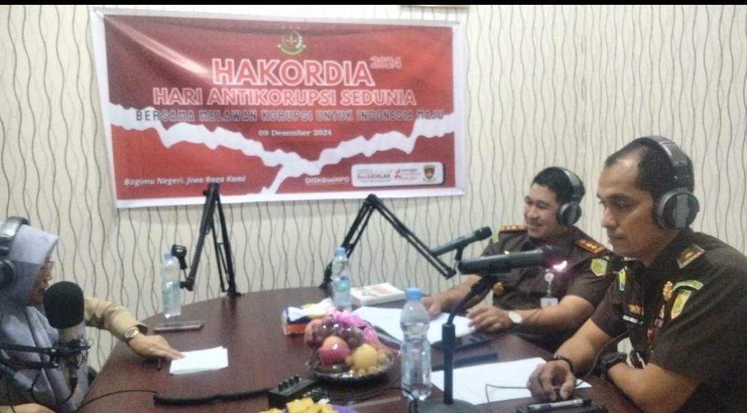 Peringati Hakordia 2024, Kajari Pelalawan Dialog Interaktif di Radio Suara Bono