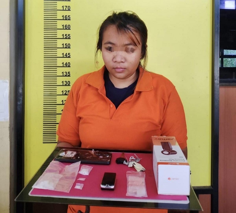 Sepak Terjang Perempuan Muda Pengedar Sabu di Inhu ini Terhenti, Modus Simpannya Unik