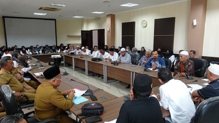 Habis Manis Sepah Dibuang! 21 Tahun Mengabdi, Puluhan Guru Bantu Inhil Ngenes Diputus Kontrak!