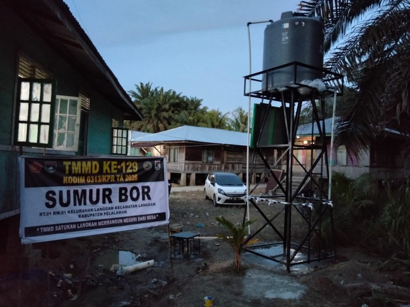 Siap Manfaatkan Air Bersih, Pembangunan Sumur Bor TMMD ke-129 Kodim 0313/KPR di Musholla Alfaizin Rampung 100 Persen.