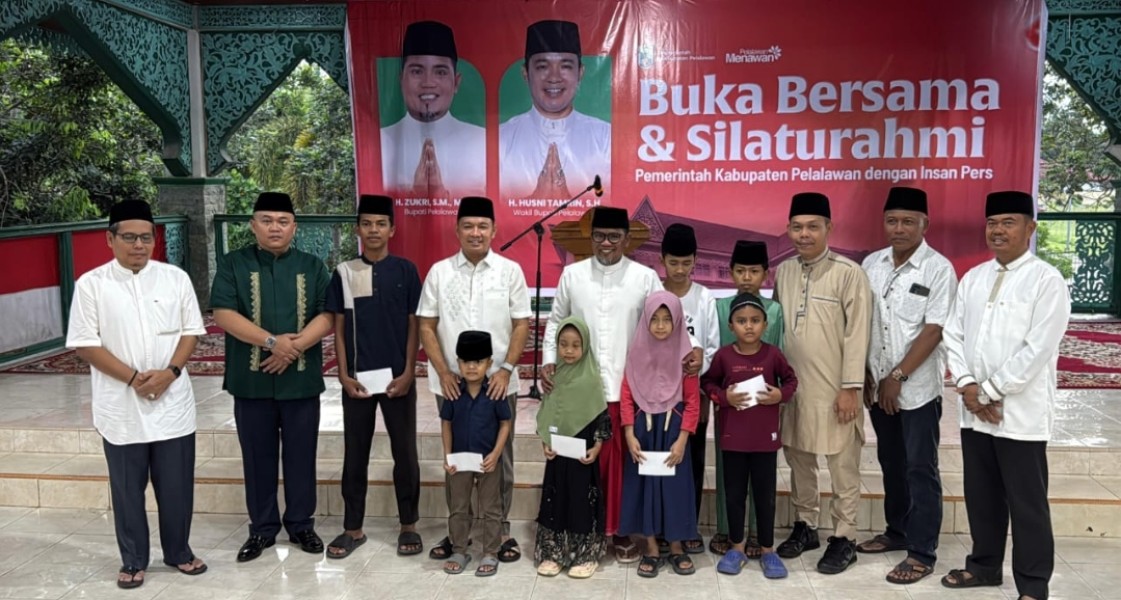 Pemkab Pelalawan dan Insan Pers Pererat Silaturahmi dalam Bukber Ramadan di Balai Seminai