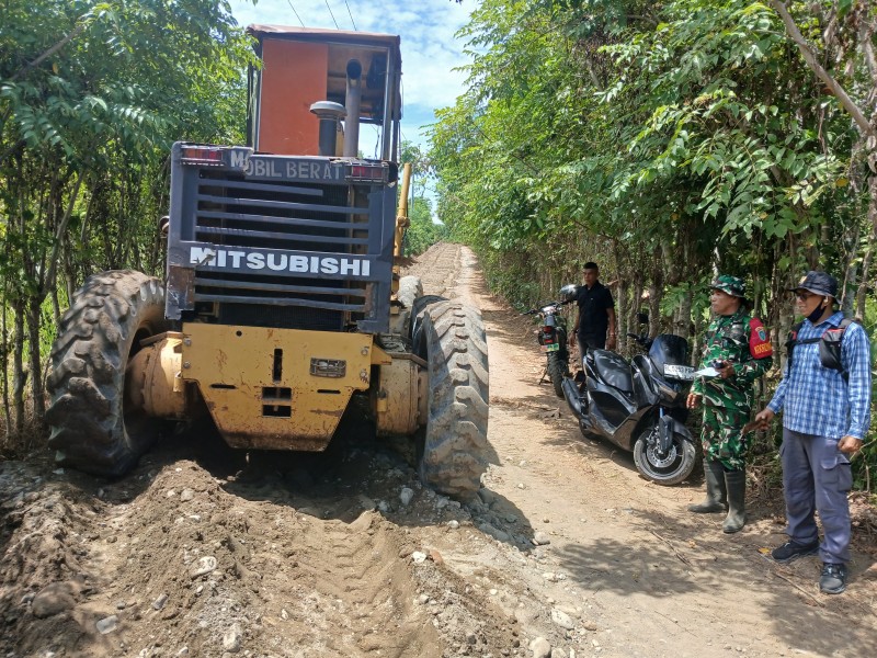 Bangun Akses Petani yang Lebih Baik, Satgas TMMD Ke-129 Percepat Pengerasan Jalan 2.200 Meter di Desa Lhok Panah