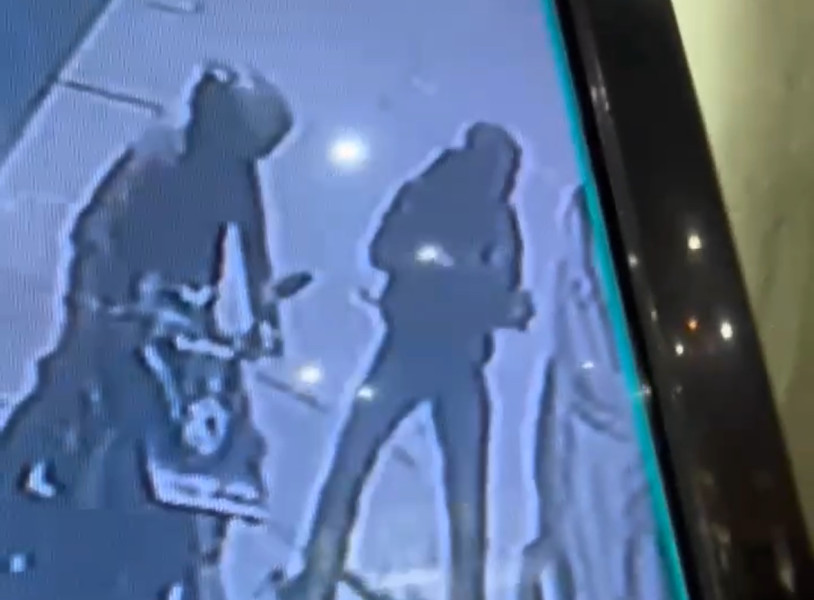 Detik-Detik Pencurian Modus Pecah Kaca Mobil di Tembilahan Terekam CCTV