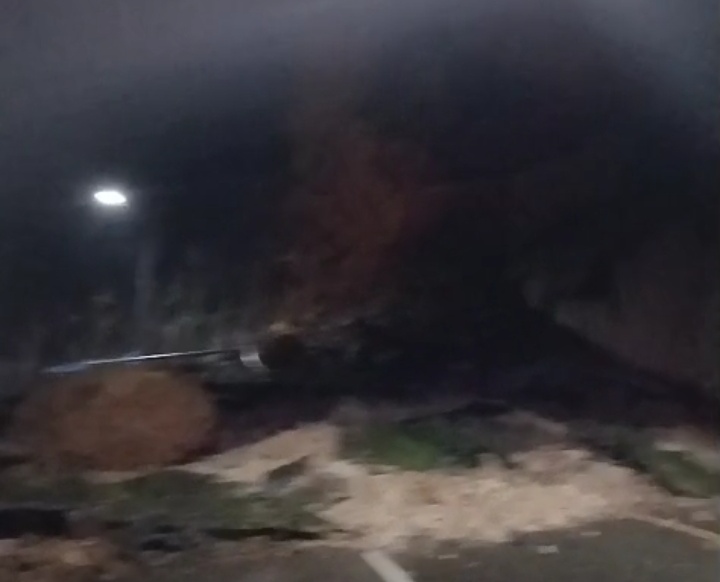 Tunda Perjalanan Anda! Ada Longsor di Flyover Kelok Sembilan, Jalan Lintas Riau-Sumbar Tutup