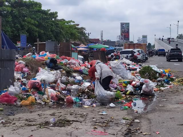 Pekanbaru Tetapkan Status Darurat Sampah, DLHK Angkut 500 Ton Sampah dalam 7 Hari