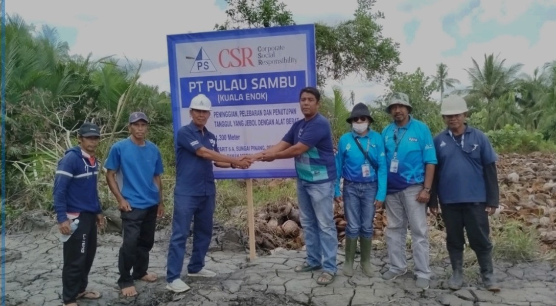 CSR Sambu Group Bangun Tanggul di Sungai Pinang Desa Tanah Merah