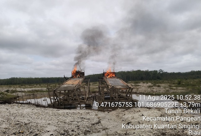 Tujuh Rakit PETI Dimusnahkan di Kuansing, Termasuk Tepian Narosa