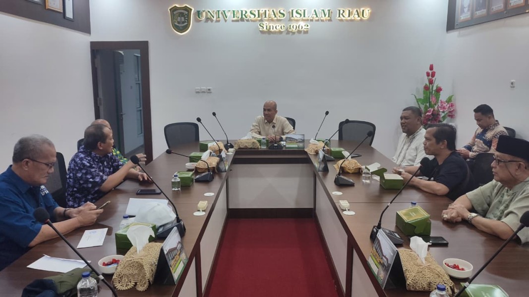 Rektor UIR Dukung Penuh Pelaksanaan Seminar dan UKW JMSI Riau