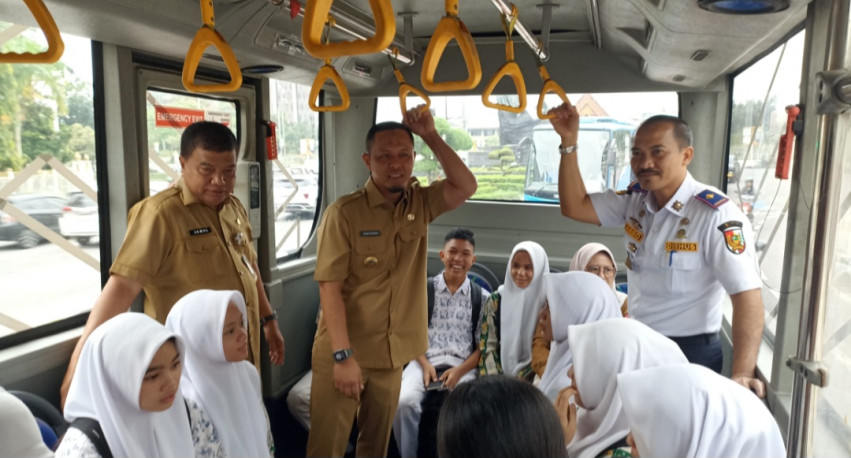 Kebijakan Baru Pemko Pekanbaru, Mulai Hari ini Pelajar di Pekanbaru Gratis Naik Bus TMP