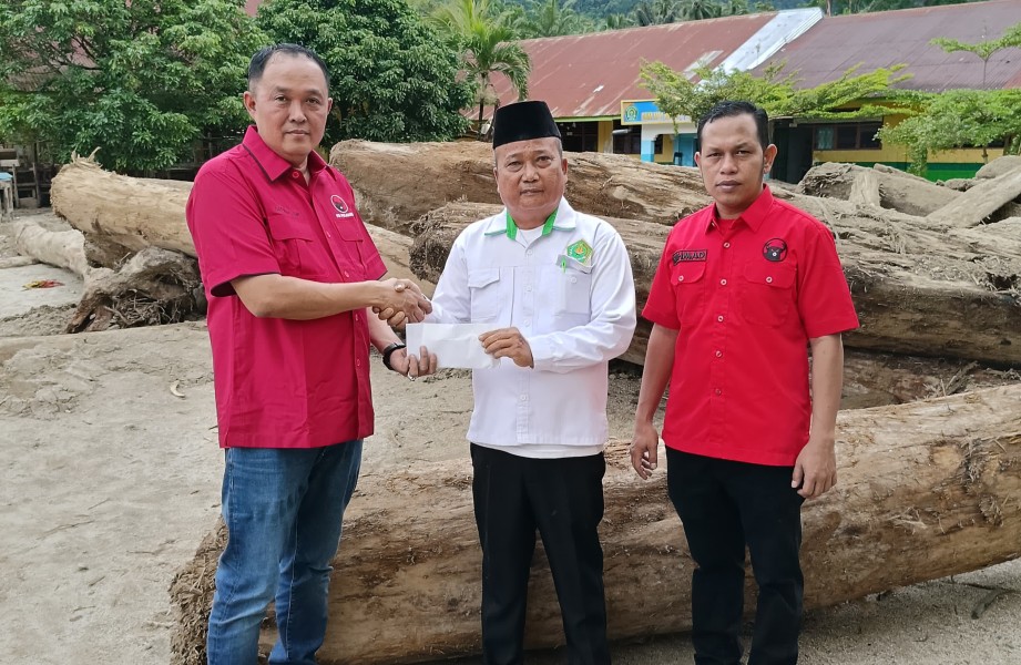 PDI P Riau Antarkan Langsung Bantuan ke Korban Bencana di Sumatera
