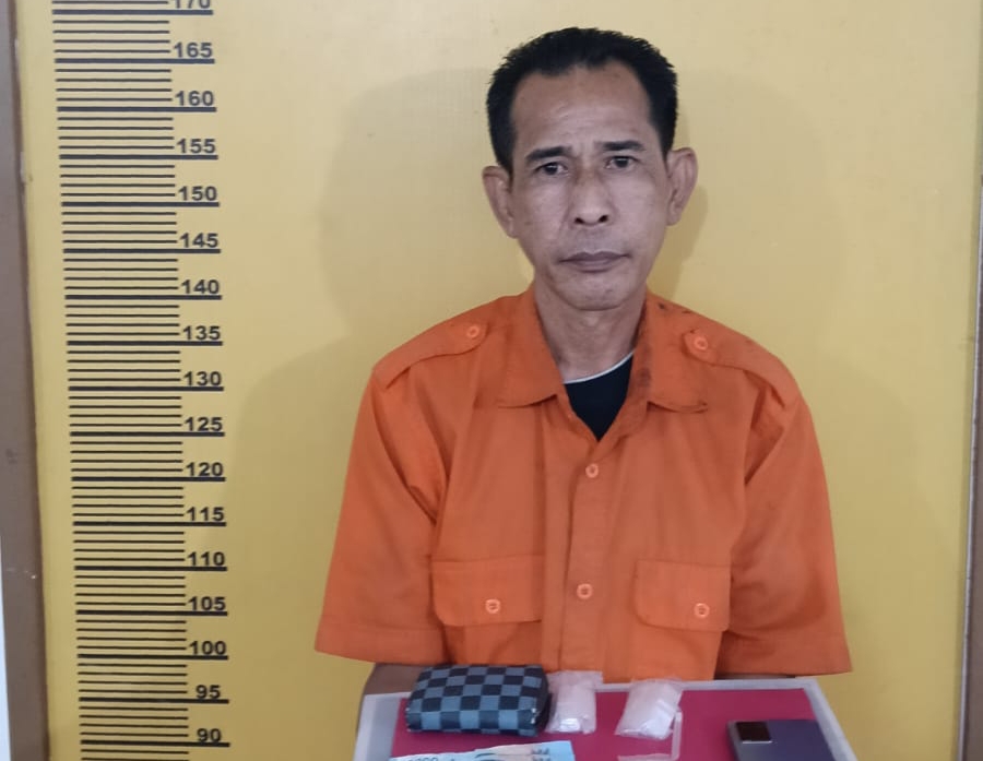 Markas Narkoba Dipondok Jalan Narasinga Rengat Digrebek Polisi, Dua Tersangka Diborgol
