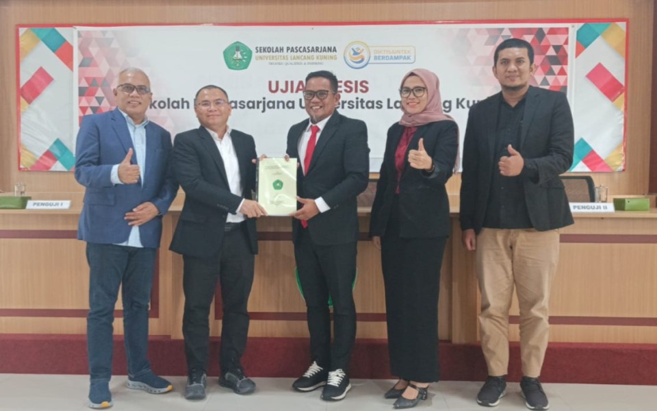 Raih Gelar Magister Manajemen di Unilak, Bupati Zukri Dorong ASN Pelalawan Lanjut Pendidikan