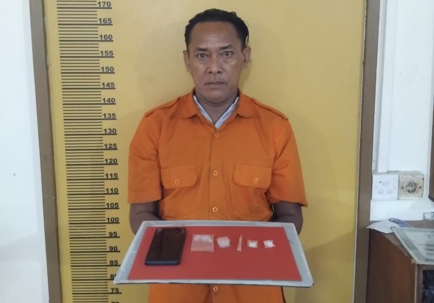 Simpan Sabu di Bawah Sofa, Anto Gelombung Peranap Diringkus Satresnarkoba Polres Inhu