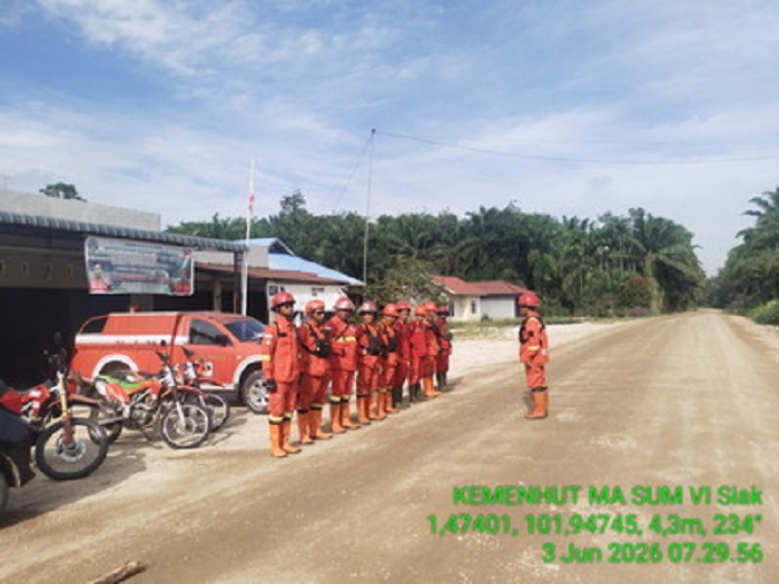 Kepulan Asap Tebal Akasia Kepung Rupat, Pasukan Manggala Agni Jambi Dikerahkan ke Riau