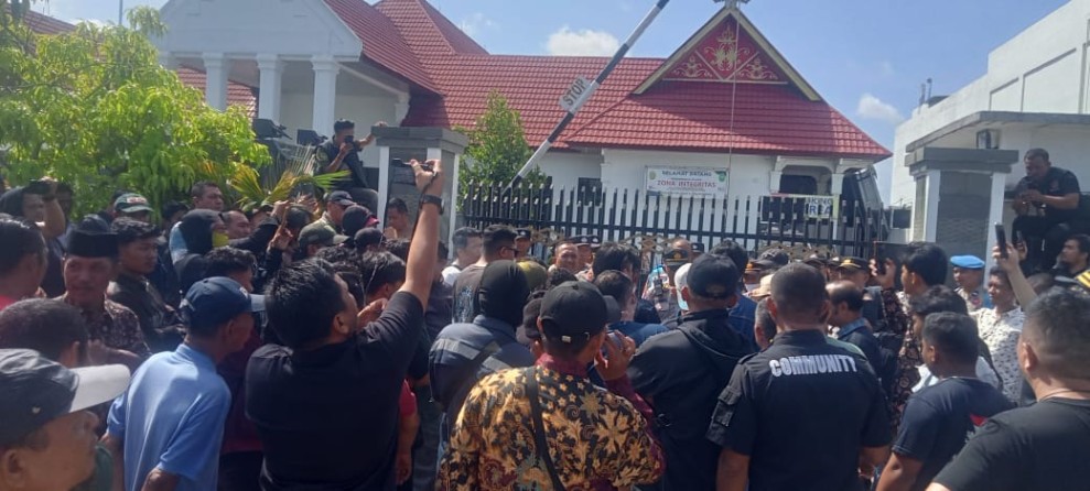 Aliansi Masyarakat Kembali Aksi Tuntut KPK Periksa Kepala PTUN Pekanbaru