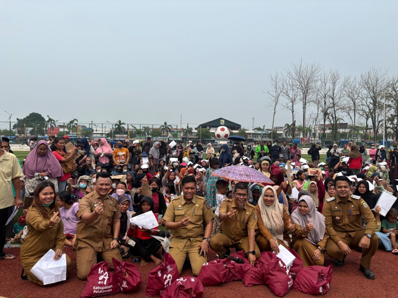 HUT ke-27 Pelalawan, Baznas Salurkan 600 Paket Sembako untuk Masyarakat Kurang Mampu