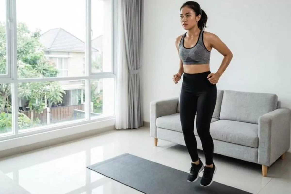 Cuma 15 Menit Bisa Bakar Lemak Seharian? Latihan HIIT Efektif!