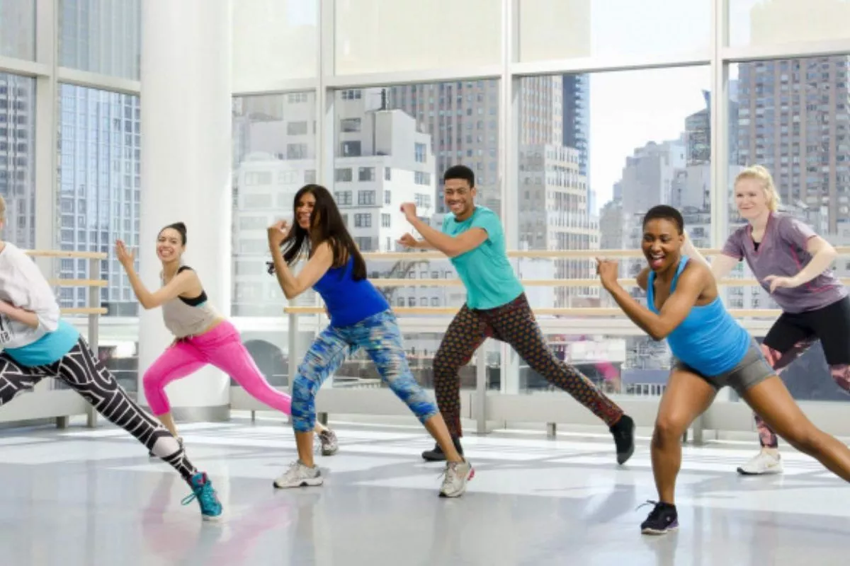 Berat Badan Turun Drastis Sambil Menari? Senam Zumba Menyenangkan!
