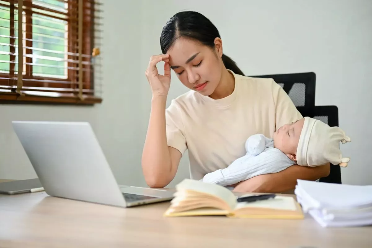 Sering Lelah? Ini 4 Gejala Burnout Ibu Bekerja yang Jarang Disadari!