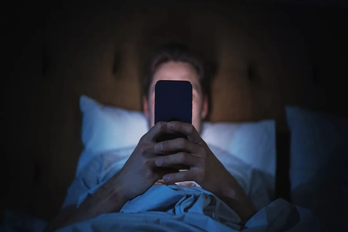 Mengubah Doomscrolling Menjadi Joyscrolling yang Sehat