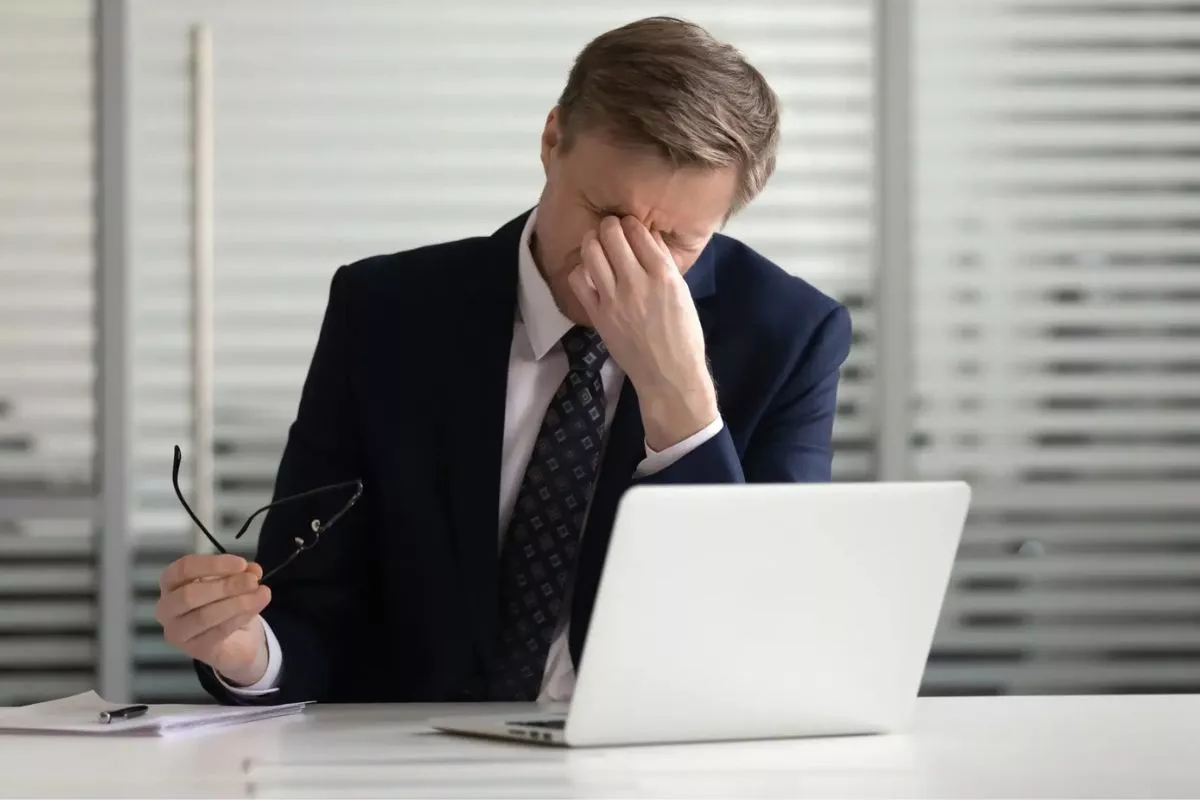 Awas Buta? Ini 5 Ciri Computer Vision Syndrome Akibat Main Laptop!