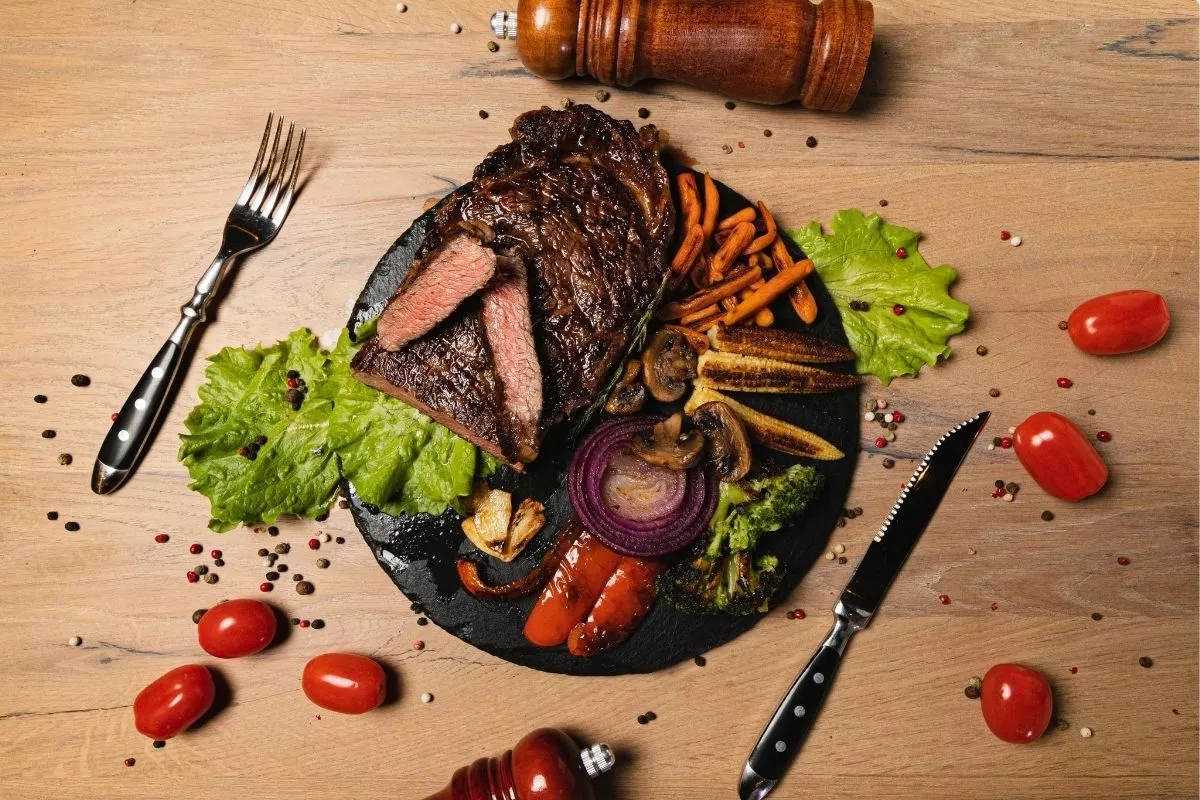 Cara Membuat Steak Daging Sapi yang Empuk, Juicy, dan Bebas Bau Prengus