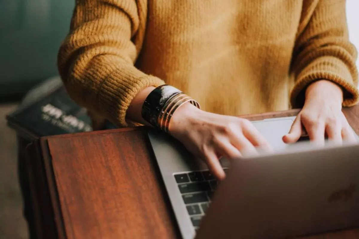 Gila! Cuma Ngetik Dapat Jutaan? Rahasia Menjadi Freelance Writer!