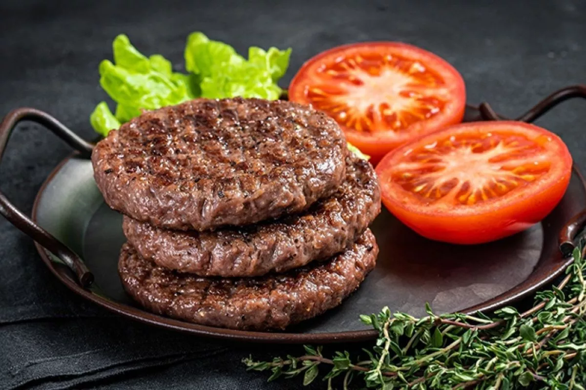 Rahasia Teknik Membentuk Patty Burger Anti Menyusut Saat Dimasak