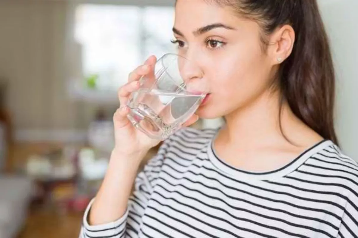 Kulit Keriput dan Cepat Lelah? Ini 7 Manfaat Minum Air Putih yang Cukup