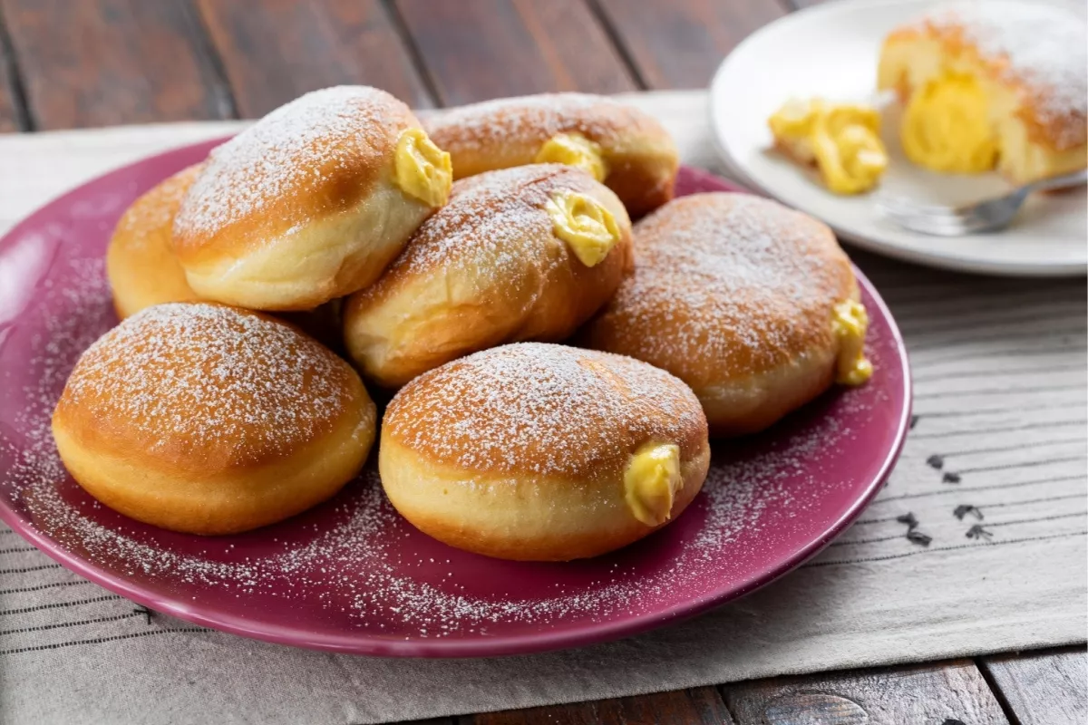 Cara Membuat Donat Bomboloni Tanpa Mixer: Lembut dan Anti Gagal