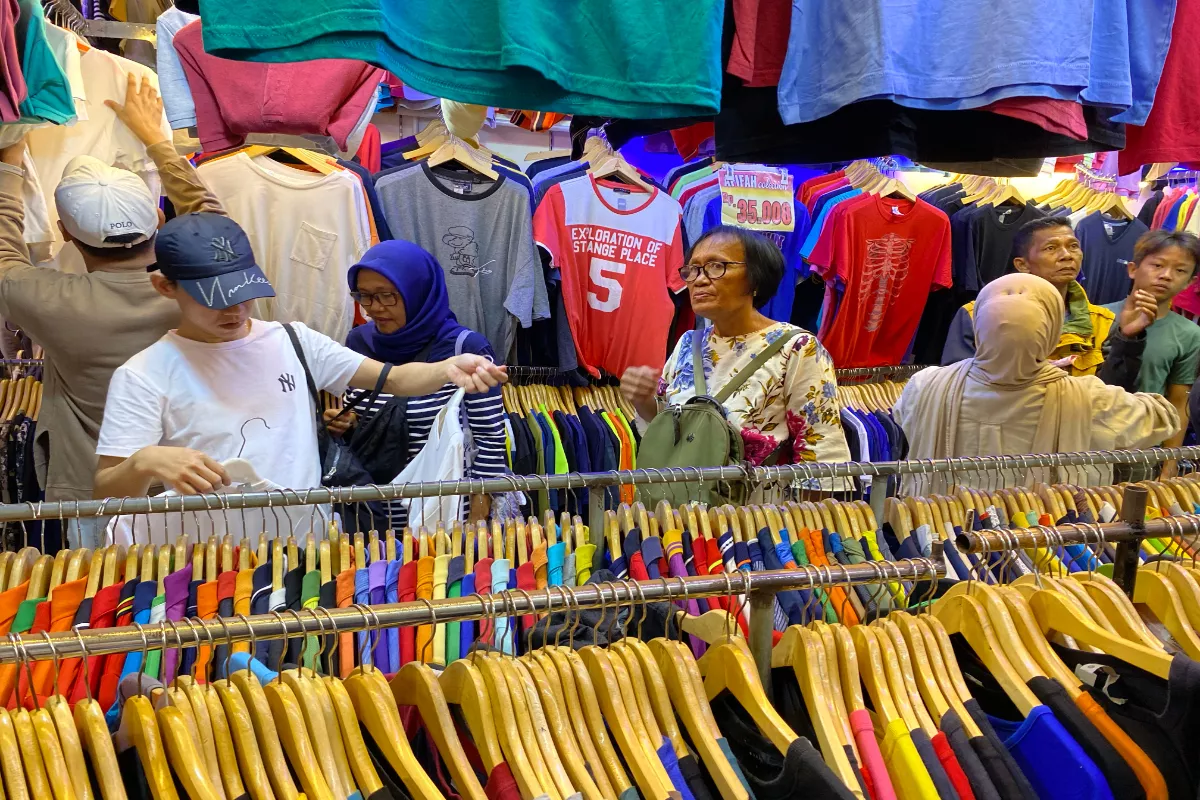Strategi Analisis Pasar Fashion Bekas Bagi Pelaku Usaha Muda