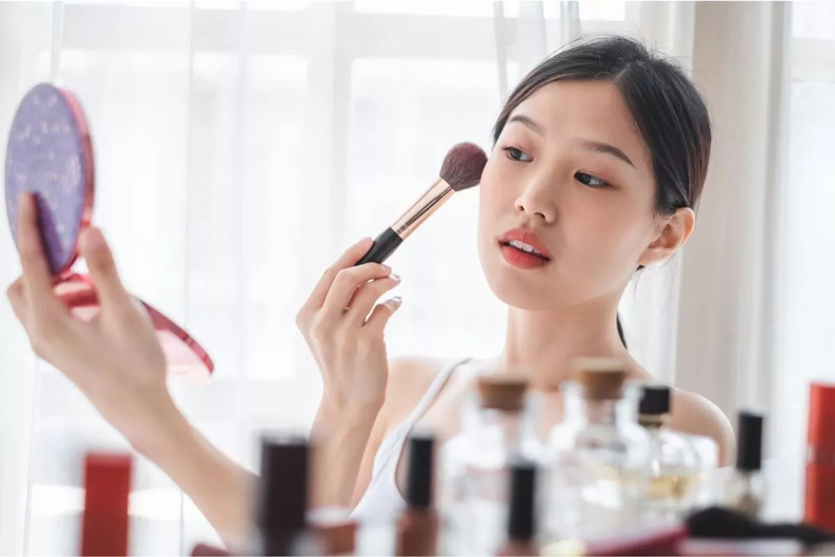 Rahasia Makeup Tahan Lama untuk Cuaca Panas, Bebas Luntur!