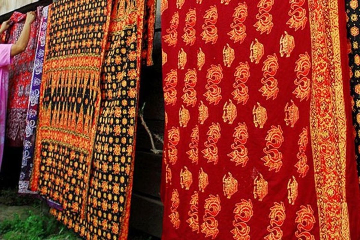 Sentra Kerajinan Batik Jambi: Menelusuri Motif Khas di Tepian Sungai Batanghari dan Panduan Berbelanja