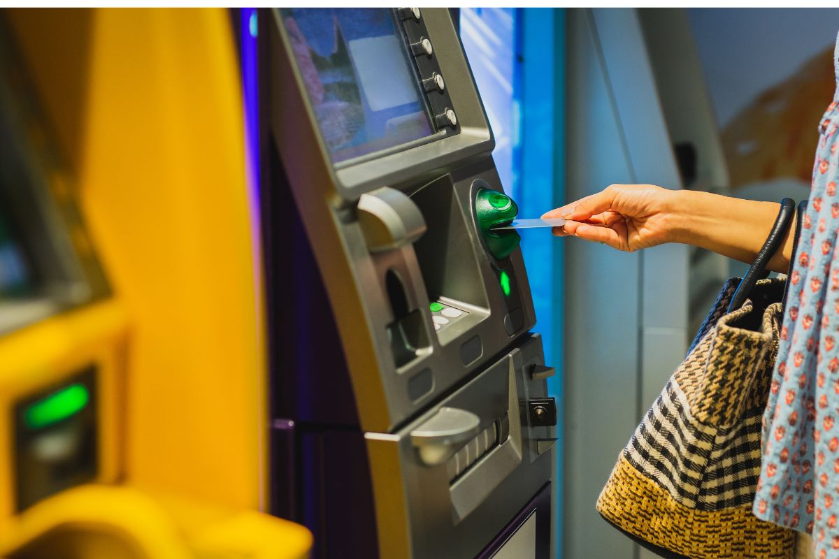 Tarik Tunai Cardless BCA Maksimal Berapa? Ini Limit Tiap Kartu dan Alur Lengkapnya