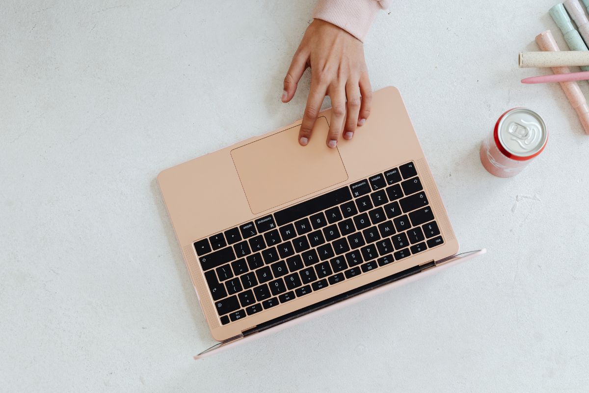 10 Merek Laptop yang Bisa Dilipat dan Touchscreen Terbaik 2026