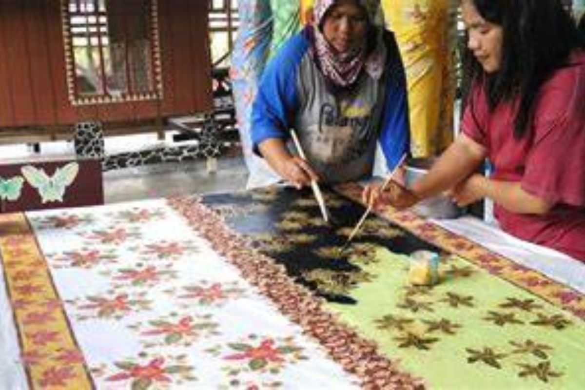 Pengrajin Batik Cual Bangka: Galeri, Motif, dan Cara Membeli