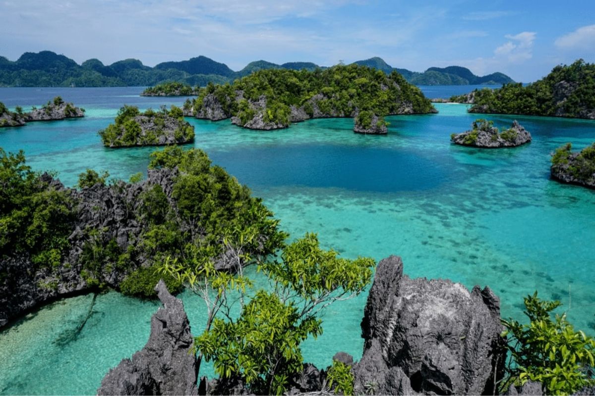 7 Destinasi Tersembunyi di Sulawesi Tenggara, dari Labengki hingga Gua Prasejarah Liang Kobori