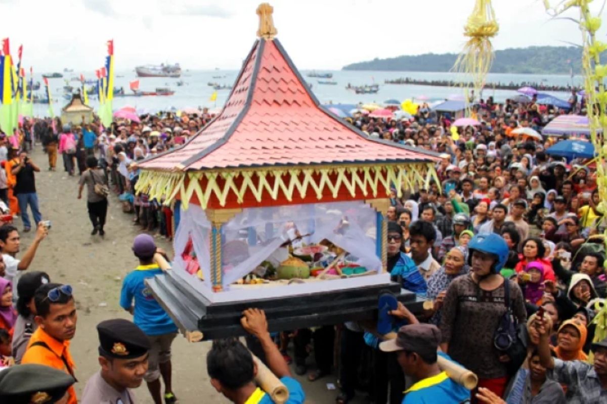 Mengenal 4 Upacara Adat Batak yang Masih Lestari: Dari Mangongkal Holi hingga Erpangir Ku Lau
