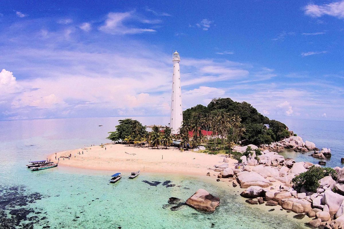 Bukan di Tanjung Kelayang: Fakta Sejarah Mercusuar 1882 yang Sebenarnya Berada di Pulau Lengkuas