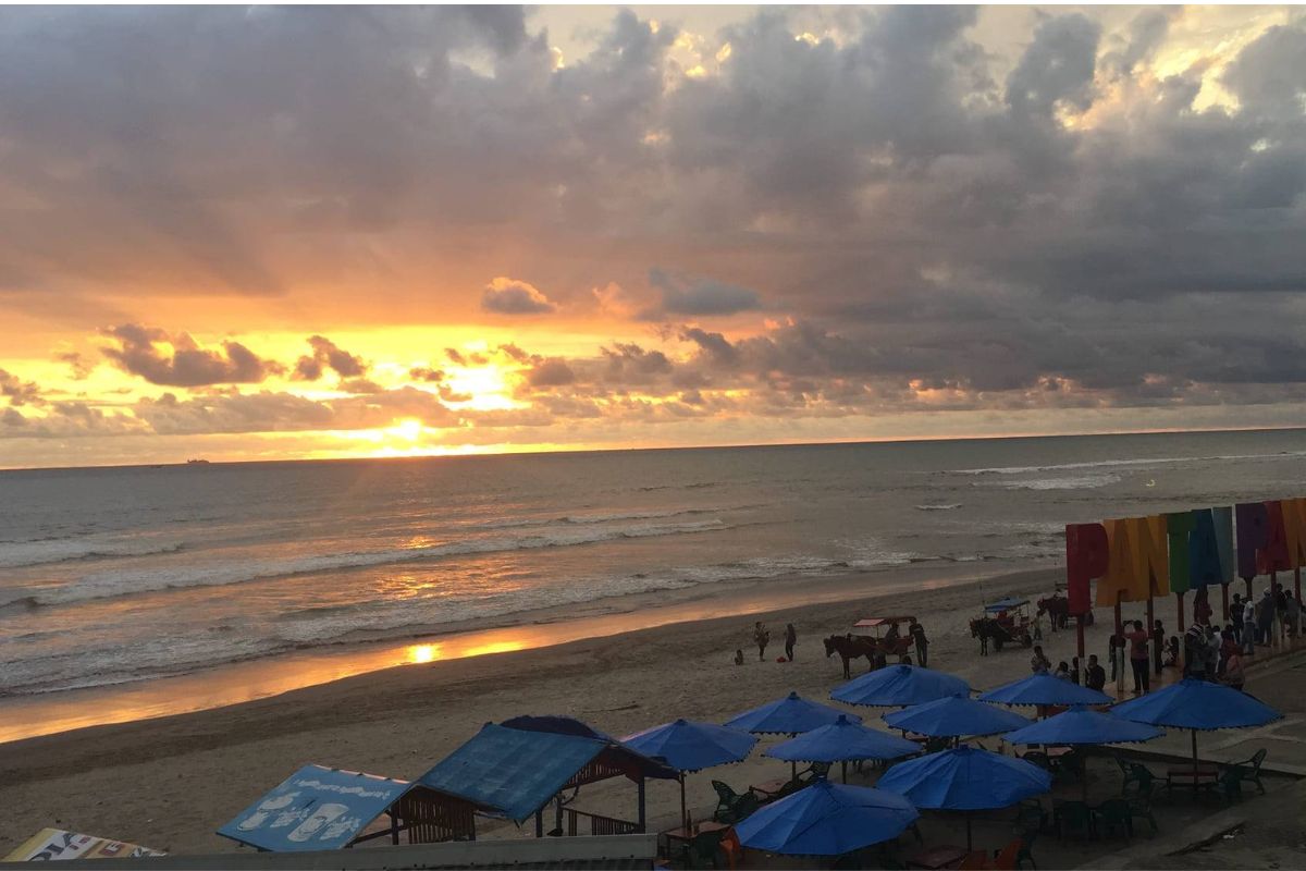 Tempat Melihat Sunset Di Pantai Panjang Yang Paling Menarik