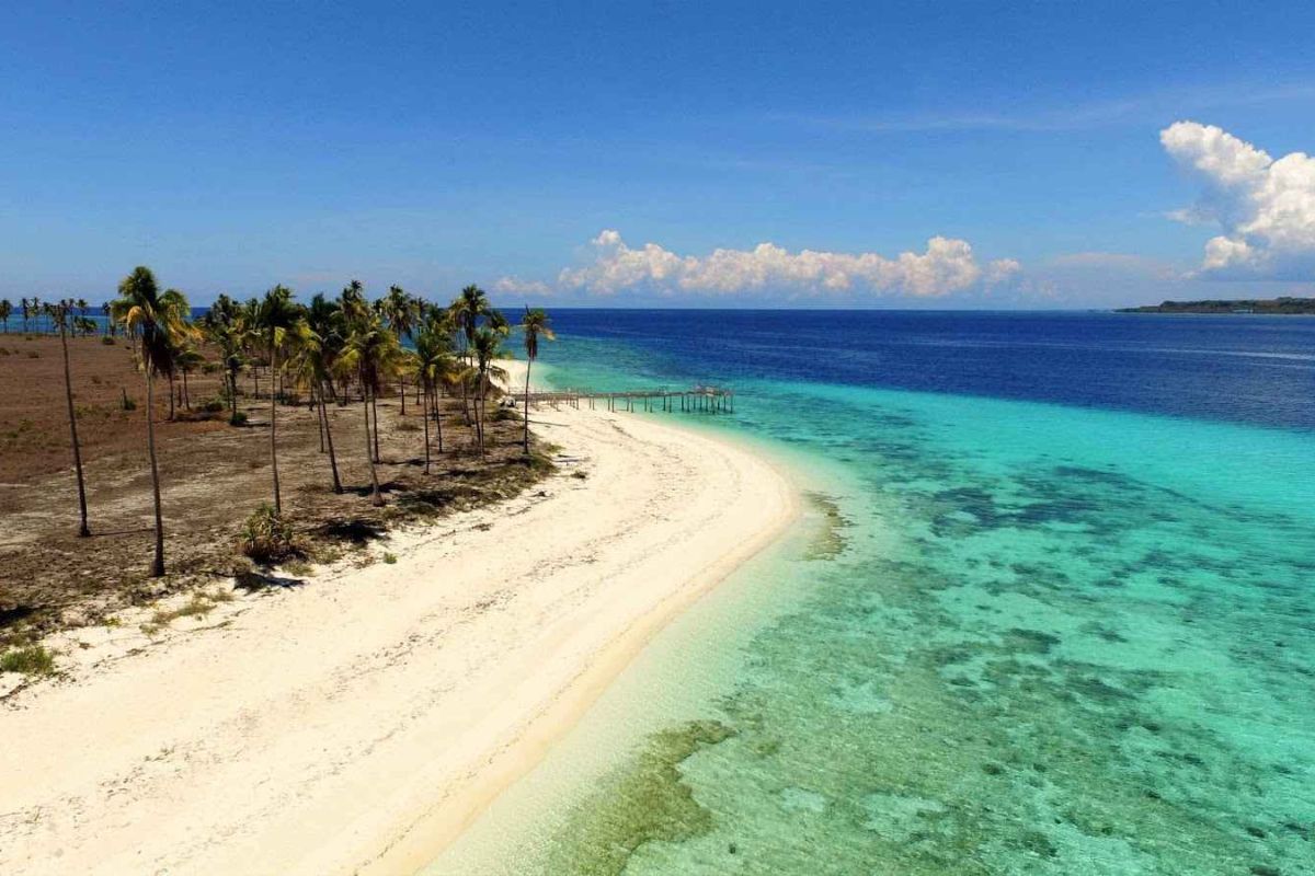 Pantai Sepi di Sulawesi Tenggara: 6 Destinasi Tenang untuk Liburan Warga Lokal