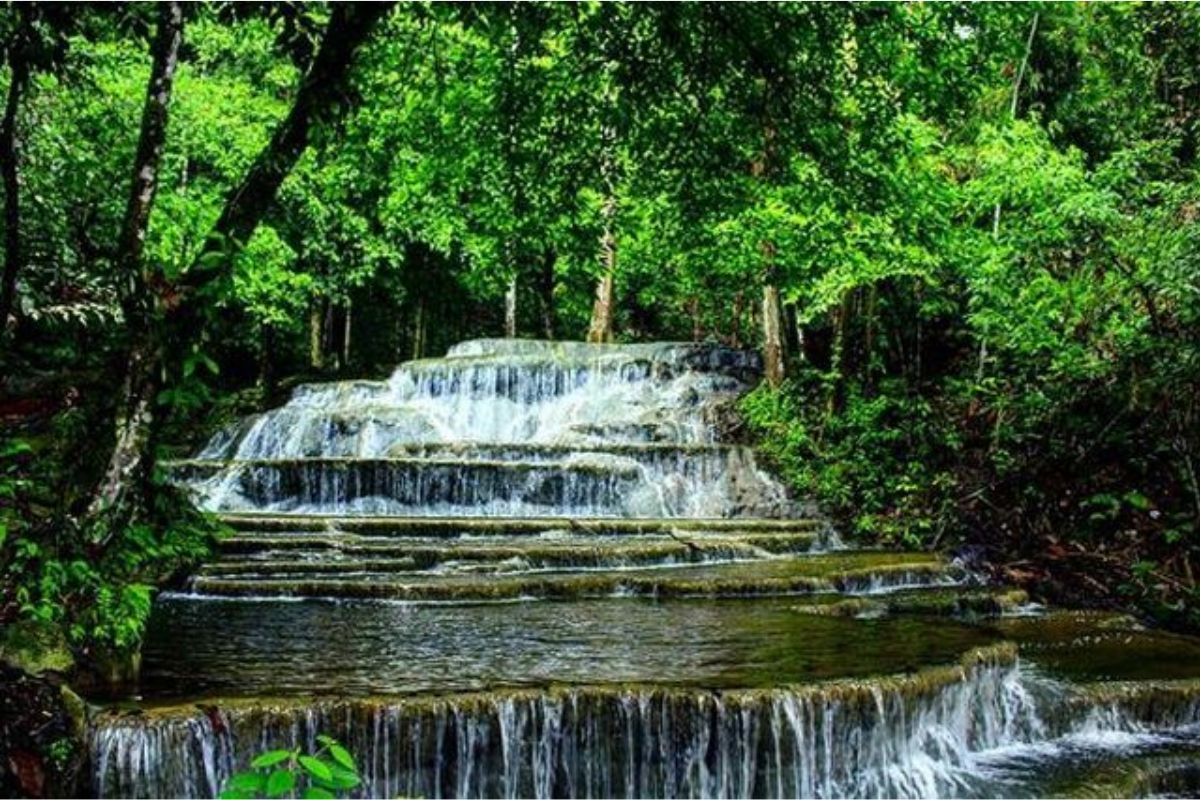 Air Terjun Terindah di Kalimantan Utara: Rute dan Daya Tarik